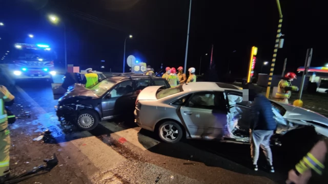 Tczew - DK 91. Zderzenie trzech aut, ranna m. in. kobieta w ciąży. Prawdopodobny sprawca bez uprawnień