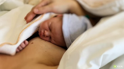 Tczew - Urodziła dziecko na tylnym siedzeniu auta. Pomogli policjanci