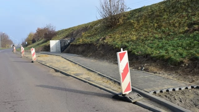 Tczew - Trwa wymiana chodników na Westerplatte