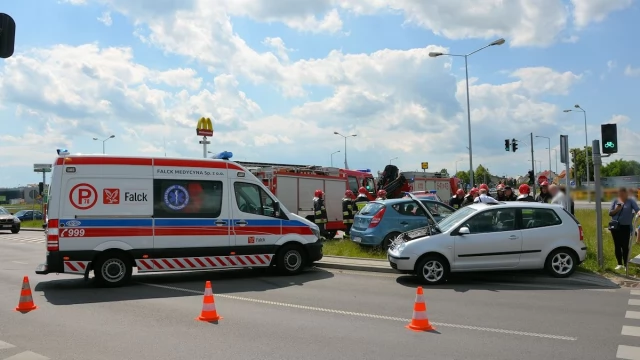 Tczew - Wypadek na skrzyżowaniu al. Solidarności i Woj. Polskiego. Są ranni