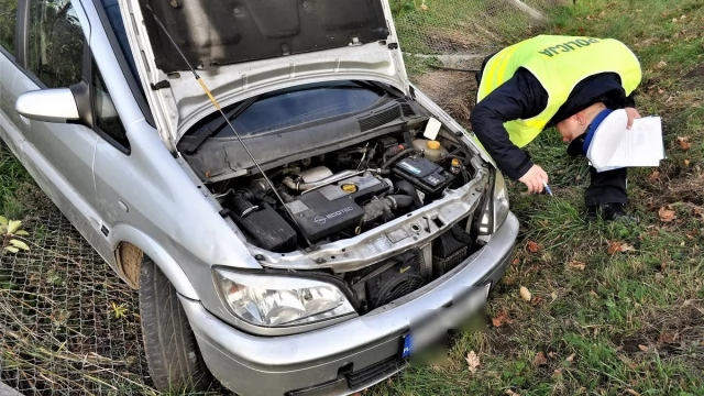 Tczew - Bez prawa jazdy spowodował wypadek. W aucie było 10 osób
