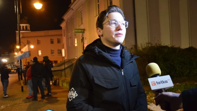 Tczew - Zbiórka podpisów pod projektem "Legalna aborcja". Narodowcy czekali z mopem. Marta Lempart w Tczewie