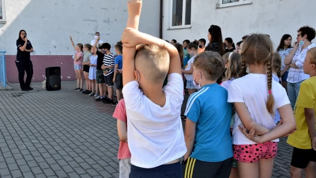 Tczew - Policyjne rozmowy o bezpieczeństwie podczas wakacji