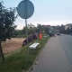 Tczew - Górki - Ford Transit z niewiadomych przyczyn zjechał do wykopów pod boisko