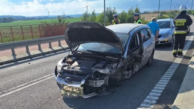 Tczew - Czołówka na obwodnicy Pelplina. Cztery osoby poszkodowane - w tym dzieci