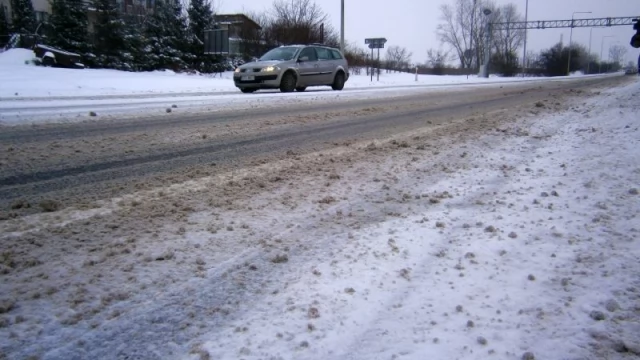 Tczew - Trudne warunki na drogach. Na jutro synoptycy też zapowiadają zawieje i zamiecie