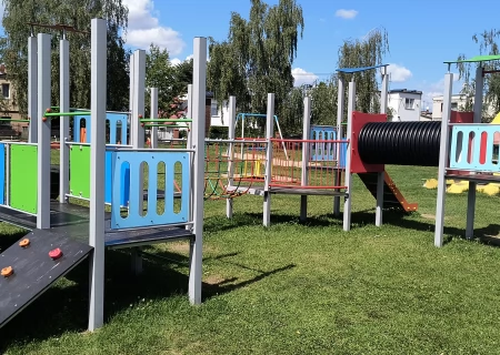 Tczew - Place zabaw na Górkach z nowymi urządzeniami zabawowymi