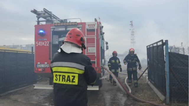 Tczew - Część Suchostrzyg spowita gęstym dymem. Groźny pożar na ulicy Jagiellońskiej