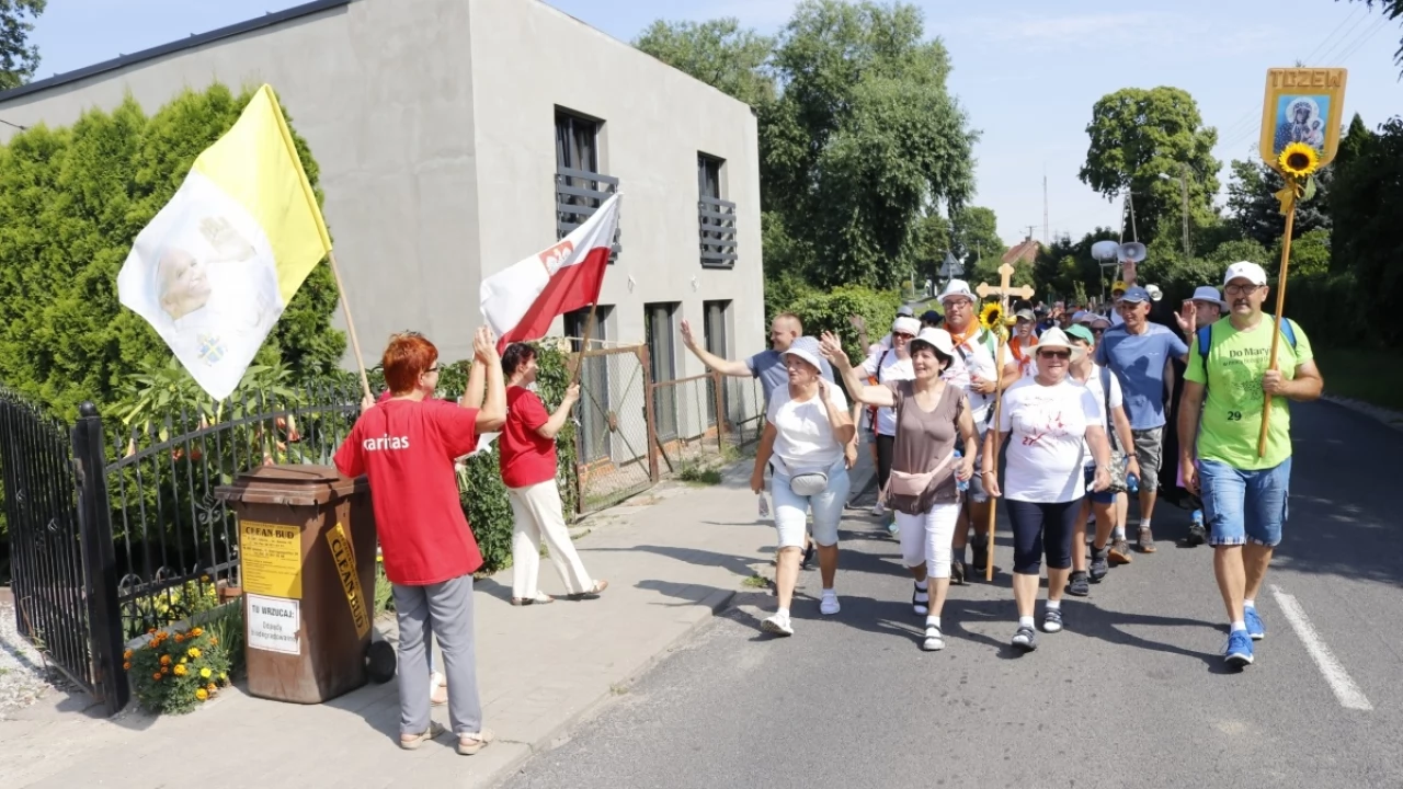 Tczew - Tczewska pielgrzymka wyruszyła na Jasną Górę