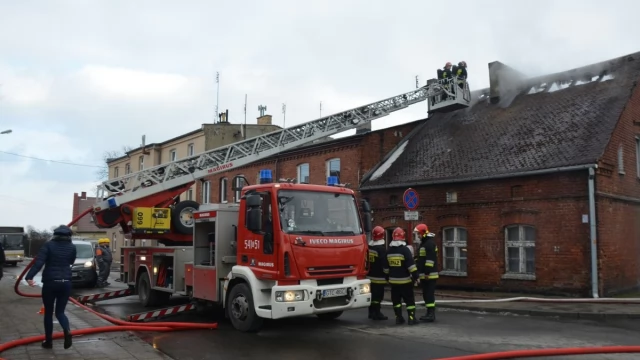 Tczew - Pożar na ulicy Czyżykowskiej. Trwa akcja gaśnicza, jedna osoba ranna