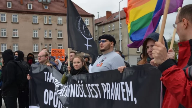 Tczew - Pikiety narodowców i środowisk antyfaszystowskich zakończyły się bijatyką