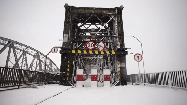 Tczew - "Urzędnicy powiatowi wyjaśnijcie sens tego działania - dlaczego most jest zamknięty?"