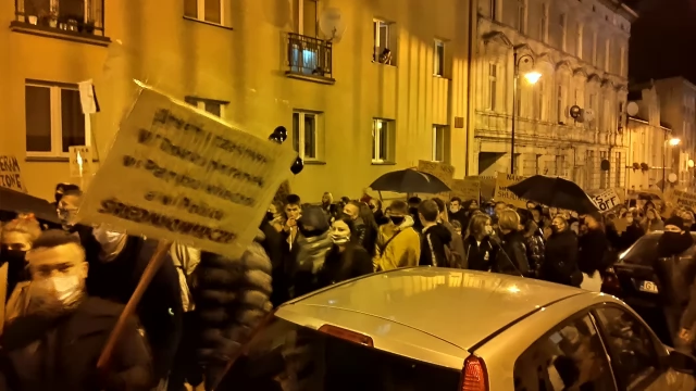 Tczew - Protesty ws. aborcji nie ustają. "Wybaczcie utrudnienia, Tczew ma rząd do obalenia" [FILM]