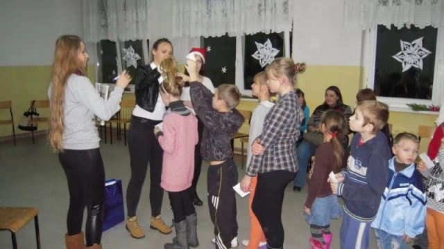 Tczew - Na Święta Bożego Narodzenia młodzież - dzieciom