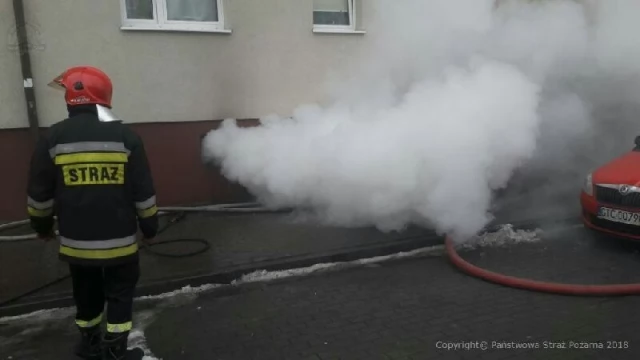 Tczew - Pożar na Saperskiej. Mężczyzna znaleziony w piwnicy w ciężkim stanie, jest więcej poszkodowanych