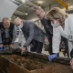 Tczew - Otworzyli skrzynię z niemieckiego wraku. W Tczewie szukali śladów Bursztynowej Komnaty