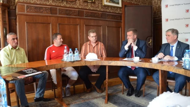 Tczew - "Może jest bezdomna - czy coś". - A nawet jeśli?!" Załoga śmieciarki pomogła nieprzytomnej kobiecie