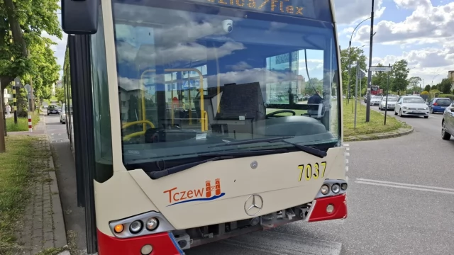 Tczew - Kolizja autobusu i wypadek w Czarlinie