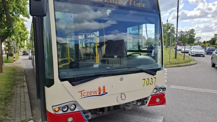 Tczew - Kolizja autobusu i wypadek w Czarlinie