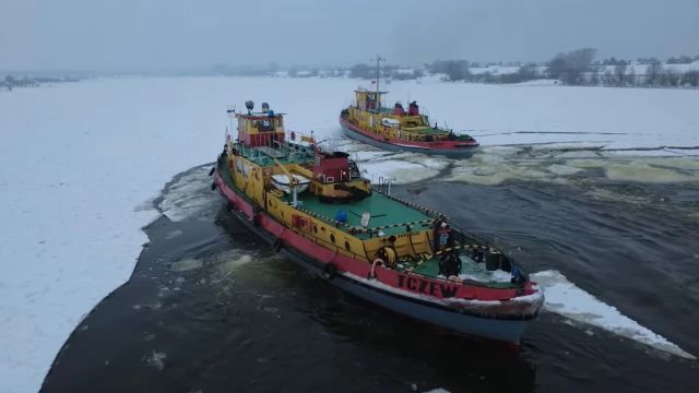 Tczew - Lodołamacze dotarły do Tczewa