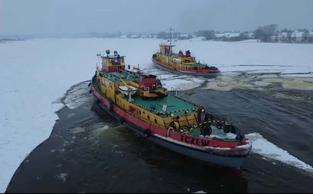 Tczew - Lodołamacze dotarły do Tczewa