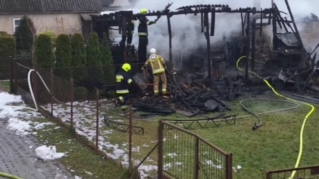 Tczew - Pożar w Rajkowach. Spłonęły budynki gospodarcze