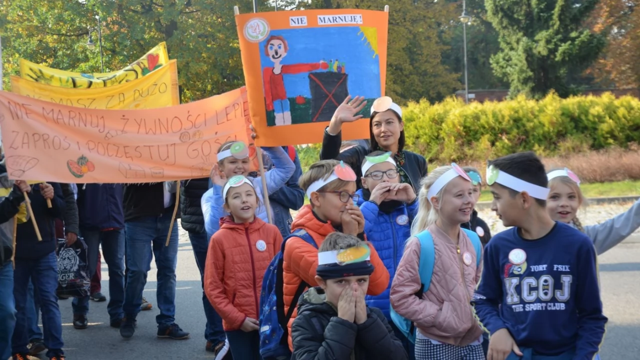 Tczew - Manifest przeciwko marnowaniu jedzenia w Tczewie