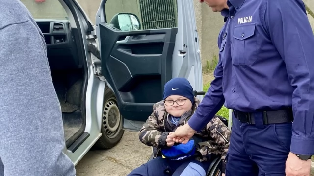 Tczew - Policjanci spełnili marzenie 8-letniego Dominika