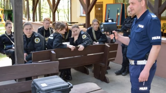 Tczew - Policjanci spotkali się z uczniami klas mundurowych