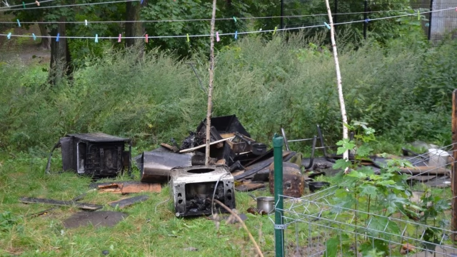 Tczew - Pożar na Zielonej. Strażacy wynieśli z mieszkania mężczyznę