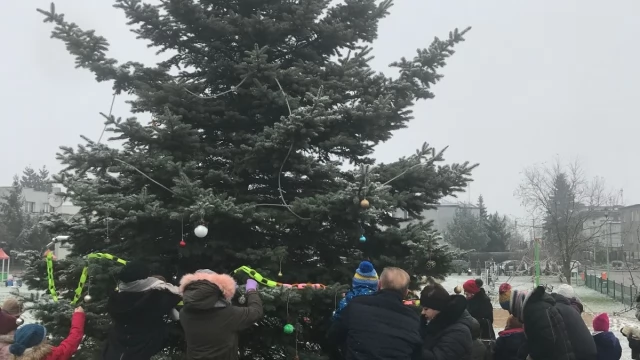 Tczew - Mieszkańcy Górek ustroili osiedlową choinkę