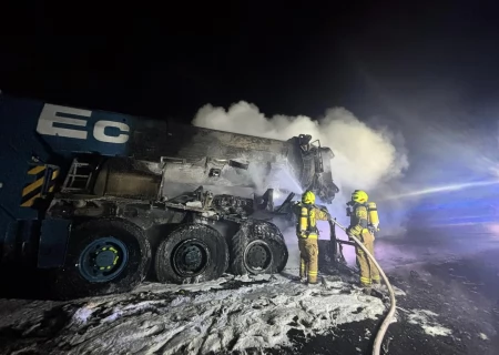 Tczew - Zablokowana autostrada A1 po nocnym pożarze dźwigu [AKTUALIZACJA]