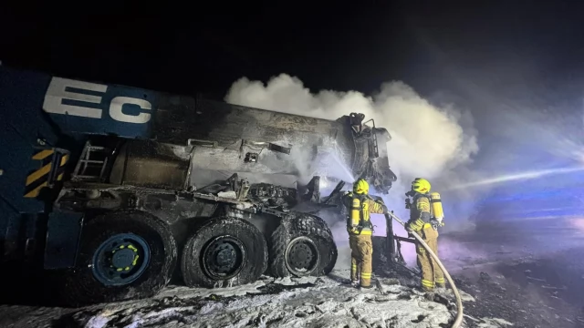 Tczew - Zablokowana autostrada A1 po nocnym pożarze dźwigu [AKTUALIZACJA]