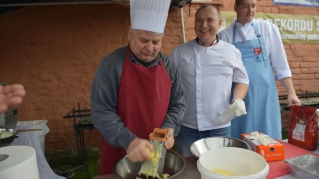 Tczew - Upiekli rekordowy szandar ze 100 kg ziemniaków