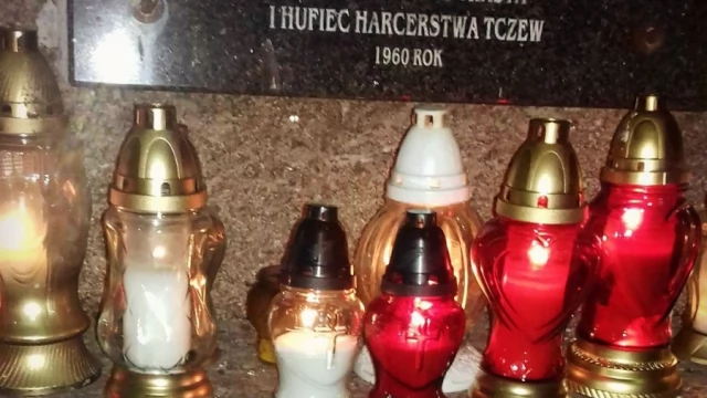 Tczew - Narodowcy posprzątali groby bohaterów