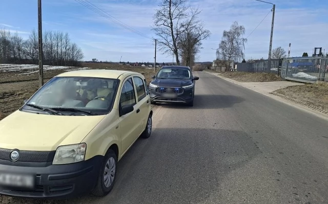 Tczew - 67-latek zatrzymany przez policjantów - zlekceważył sądowy zakaz i wyjechał na drogę