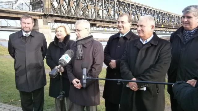 Tczew - Anna Fotyga i Andrzej Jaworski (PiS) odwiedzili Tczew. Tematem spotkania - most