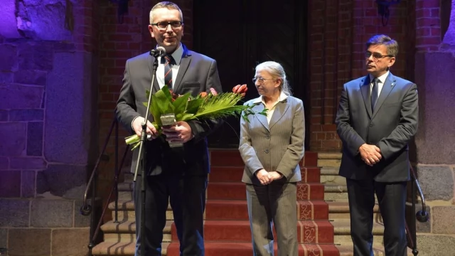 Tczew - VIII Gminna Gala Wolontariatu w Gniewie - nagrodzili społeczników