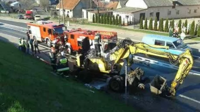 Tczew - Utrudnienia na dk 91 - koparka stanęła w płomieniach