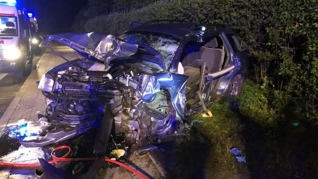 Tczew - Gręblin. Strażacy uwalniali zakleszczone ofiary wypadku