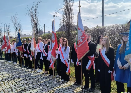 Tczew - "Pamięci nie da się zakopać w dołach". Uczcili pamięć ofiar Katynia