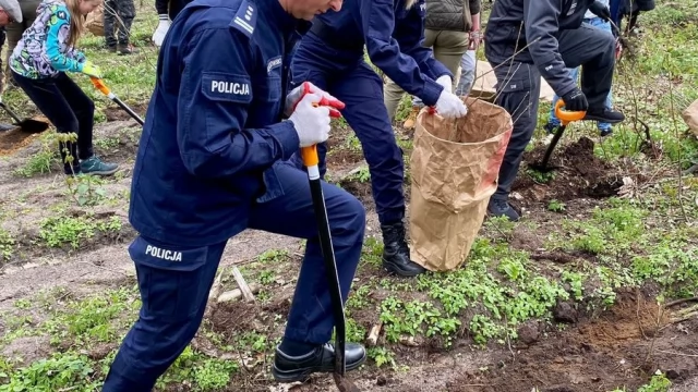 Tczew - Policjanci sadzili las