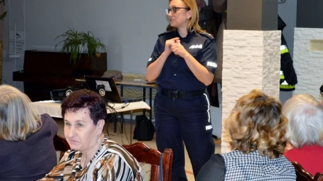 Tczew - Policjanci uczyli, jak nie dać się naciągnąć