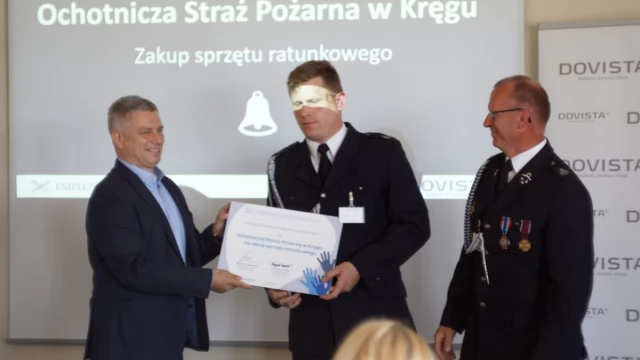 Tczew - Sprzęt multimedialny, sportowy oraz defibrylator AED- Fundacja Pracownicza Grupy VKR przyznała granty