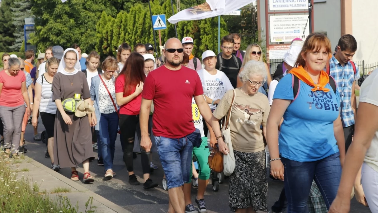 Tczew - Tczewska pielgrzymka wyruszyła na Jasną Górę