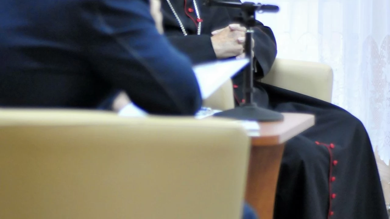 Tczew - Arcybiskup senior Henryk Muszyński w Miejskiej Bibliotece Publicznej