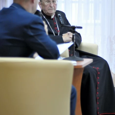 Tczew - Arcybiskup senior Henryk Muszyński w Miejskiej Bibliotece Publicznej