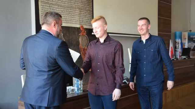Tczew - Liderzy Budżetu Obywatelskiego odebrali certyfikaty