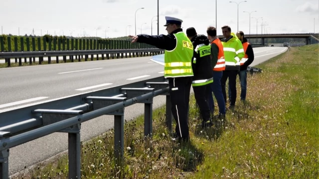 Tczew - Badali przyczyny wypadku ze skutkiem śmiertelnym. Ciężarówka najechała na tył matiza