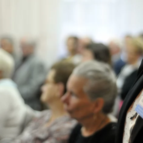 Tczew - Arcybiskup senior Henryk Muszyński w Miejskiej Bibliotece Publicznej